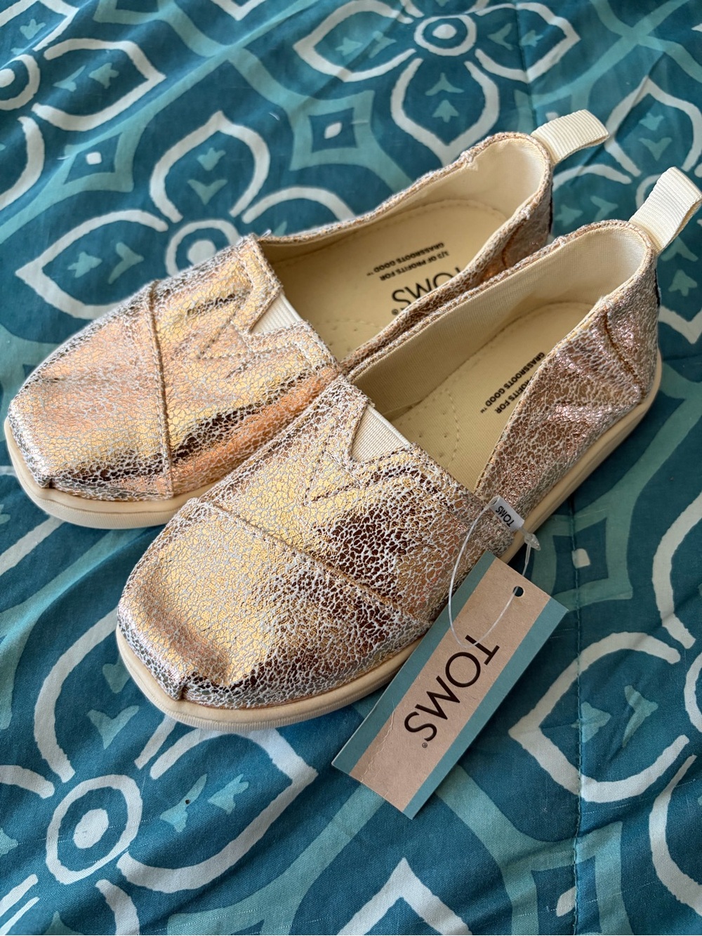 Kids TOMS flats